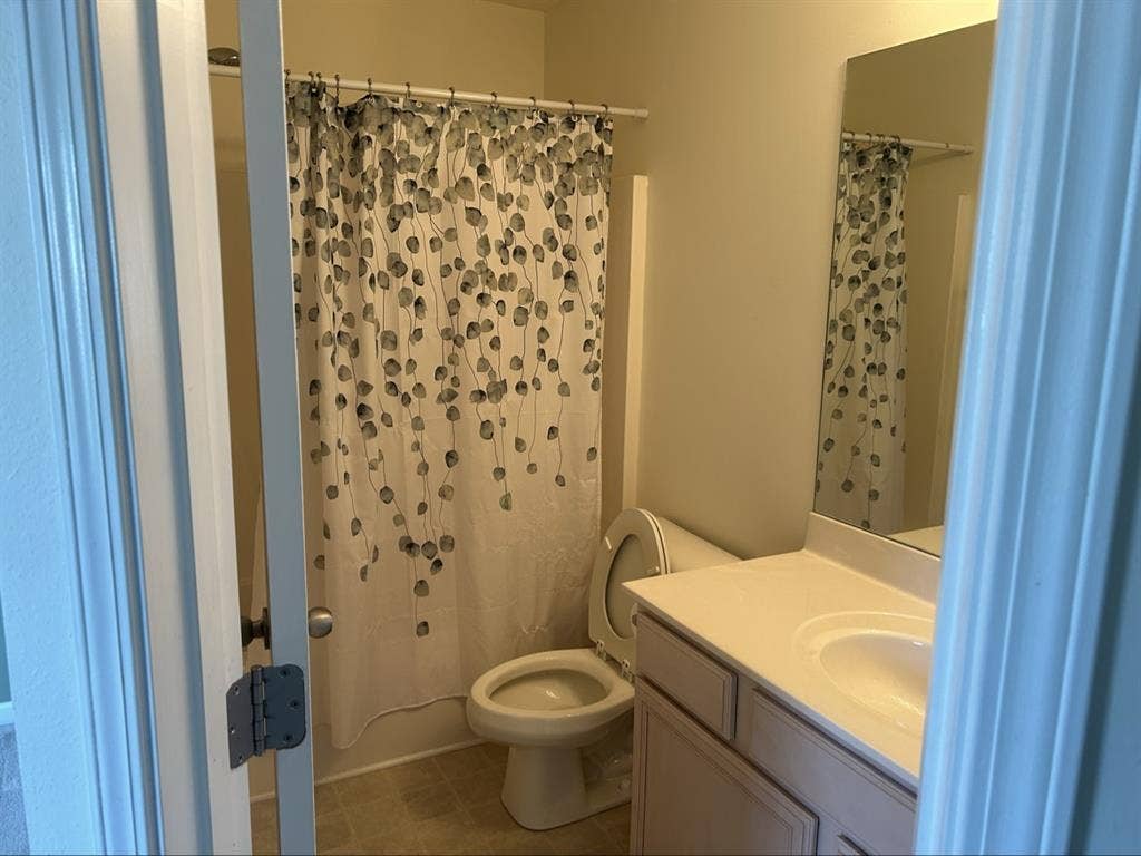 Private room and bathroom for rent
