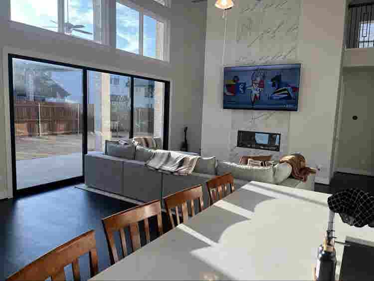 Room available in new build home!
