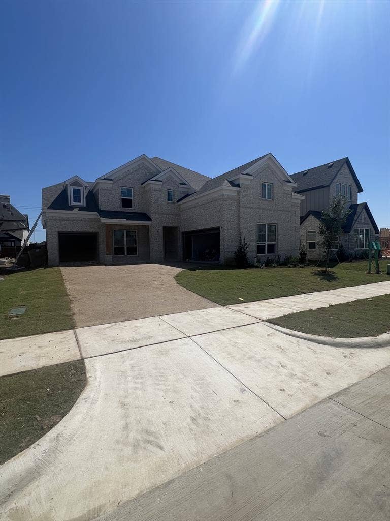 Room available in new build home!