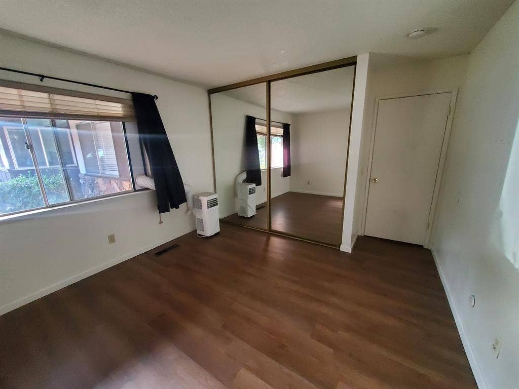 Room in 3 Bed Duplex w/ Backyard