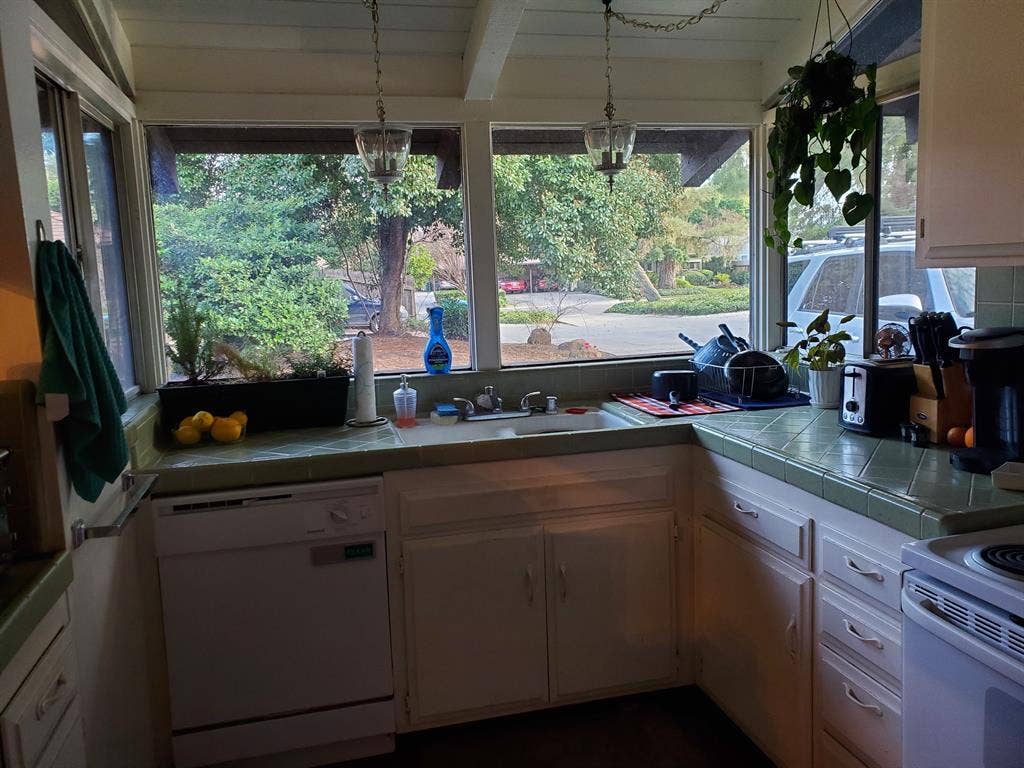 Room in 3 Bed Duplex w/ Backyard