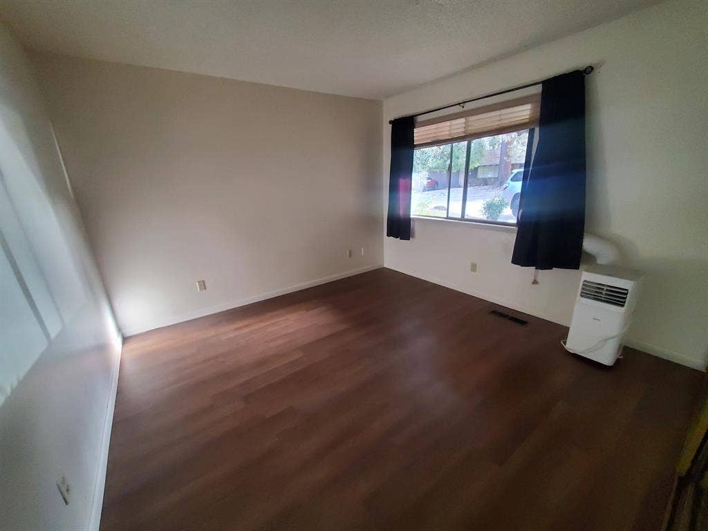 Room in 3 Bed Duplex w/ Backyard