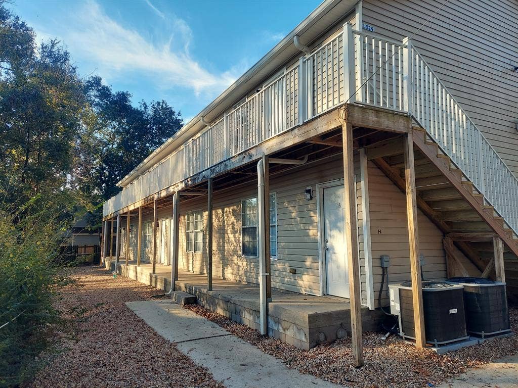 Semi Furnished Private Bdr/Bth