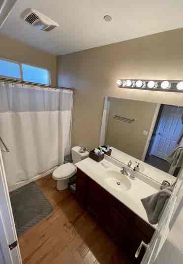 1 Bedroom w/Private Bathroom