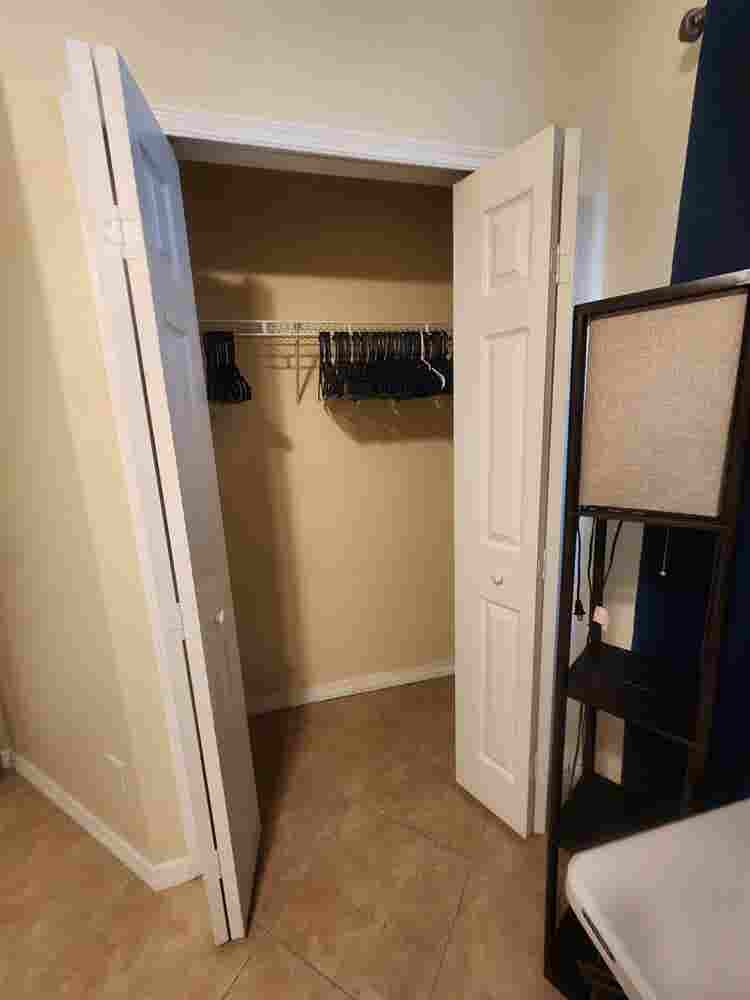 Room for Rent on lakefront