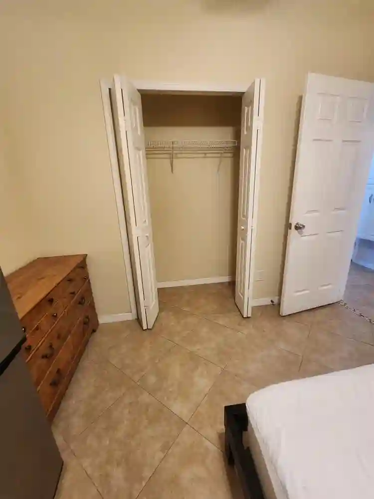 Room for Rent on lakefront