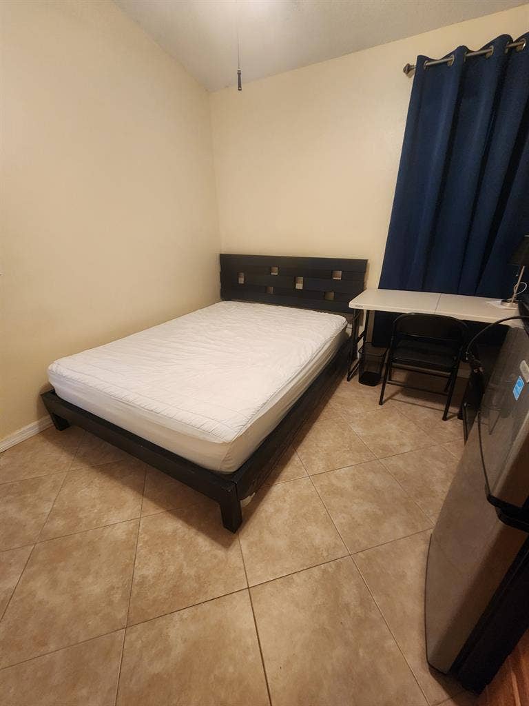 Room for Rent on lakefront