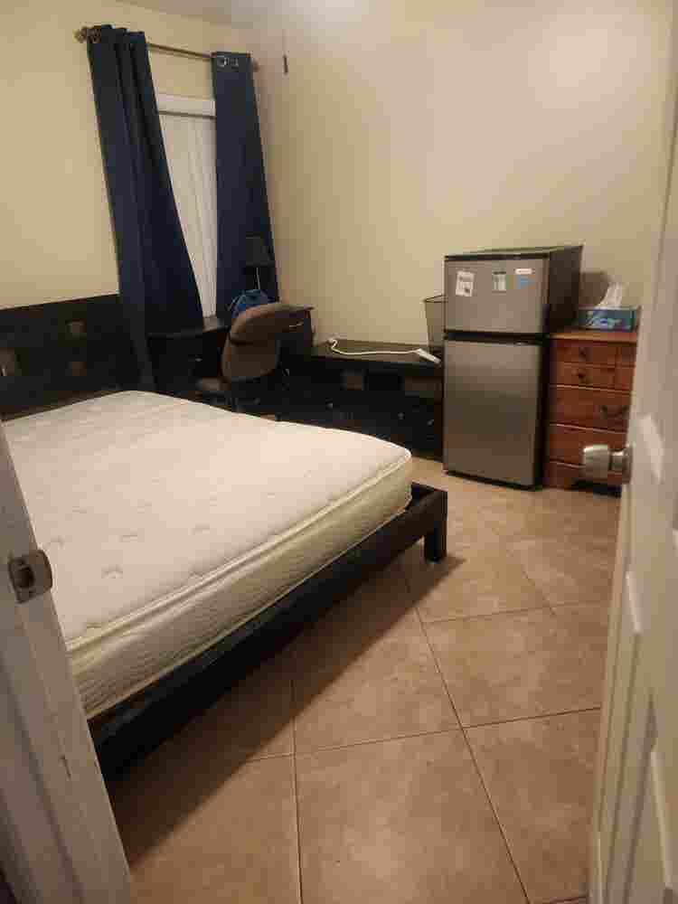 Room for Rent on lakefront