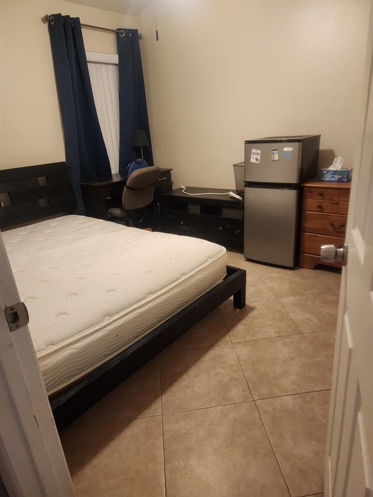 Room for Rent on lakefront