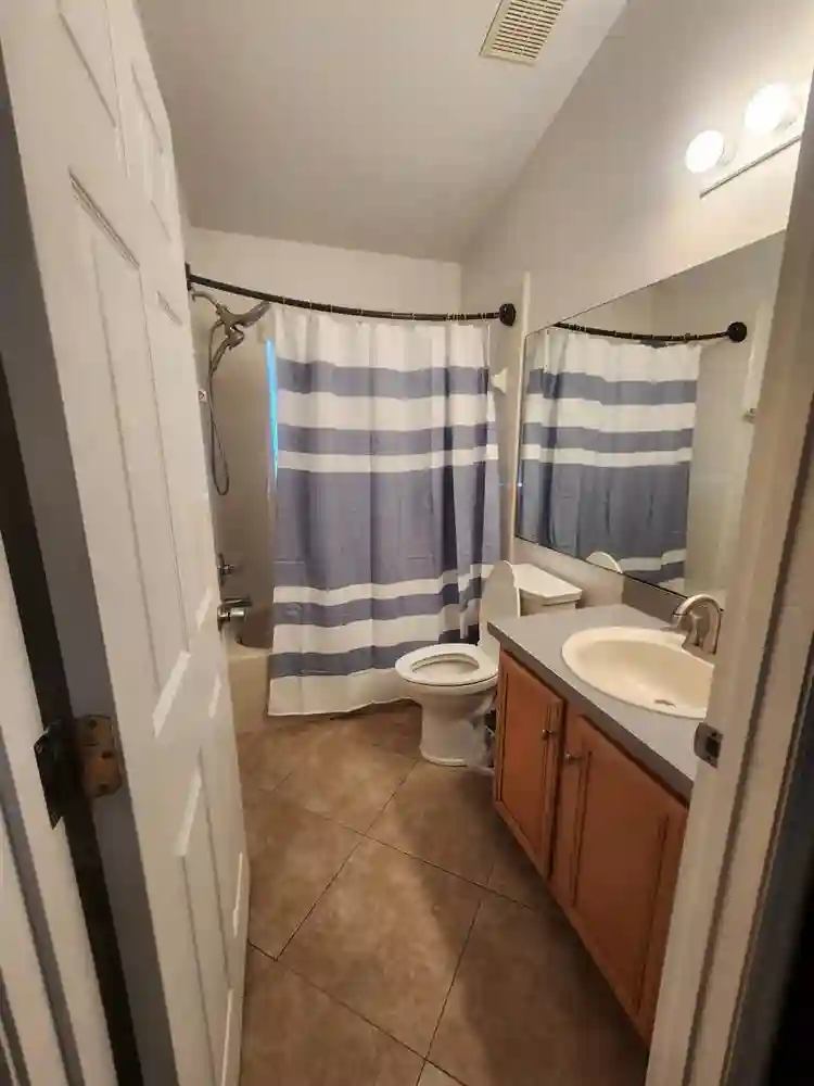 Room for Rent on lakefront