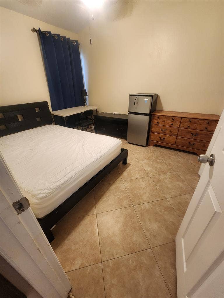 Room for Rent on lakefront