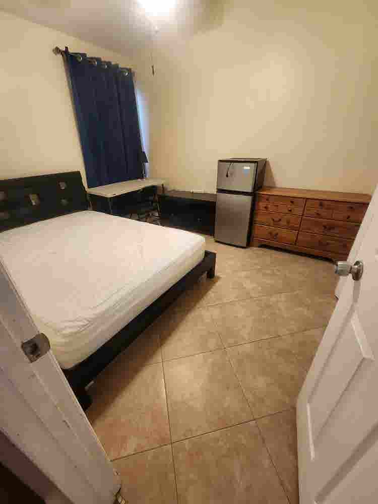 Room for Rent on lakefront