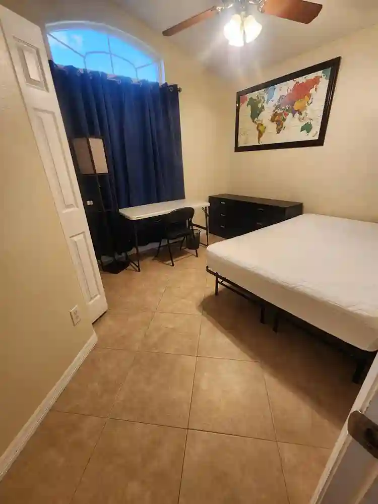 Room for Rent on lakefront