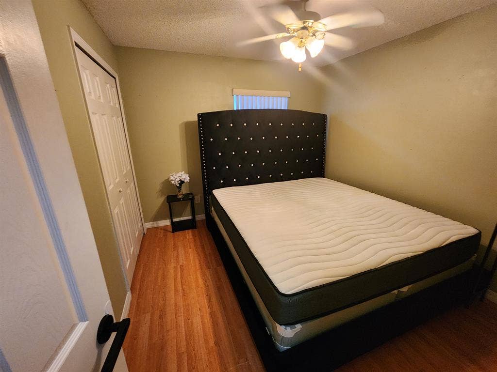Spacious & Cozy Rooms for Rent Near