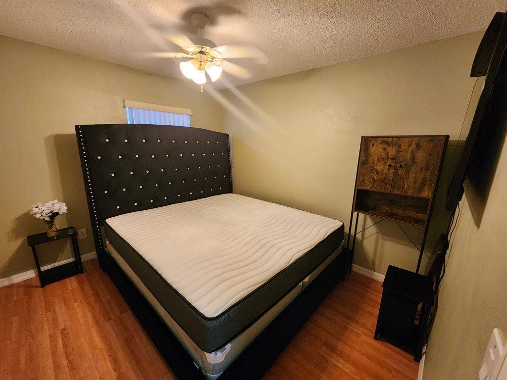 Spacious & Cozy Rooms for Rent Near