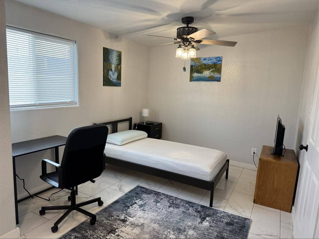 Fully renovated master room Phoenix