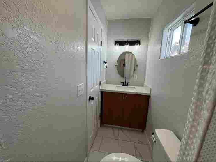 Fully renovated master room Phoenix