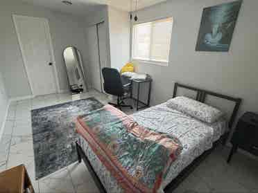 Fully renovated master room Phoenix