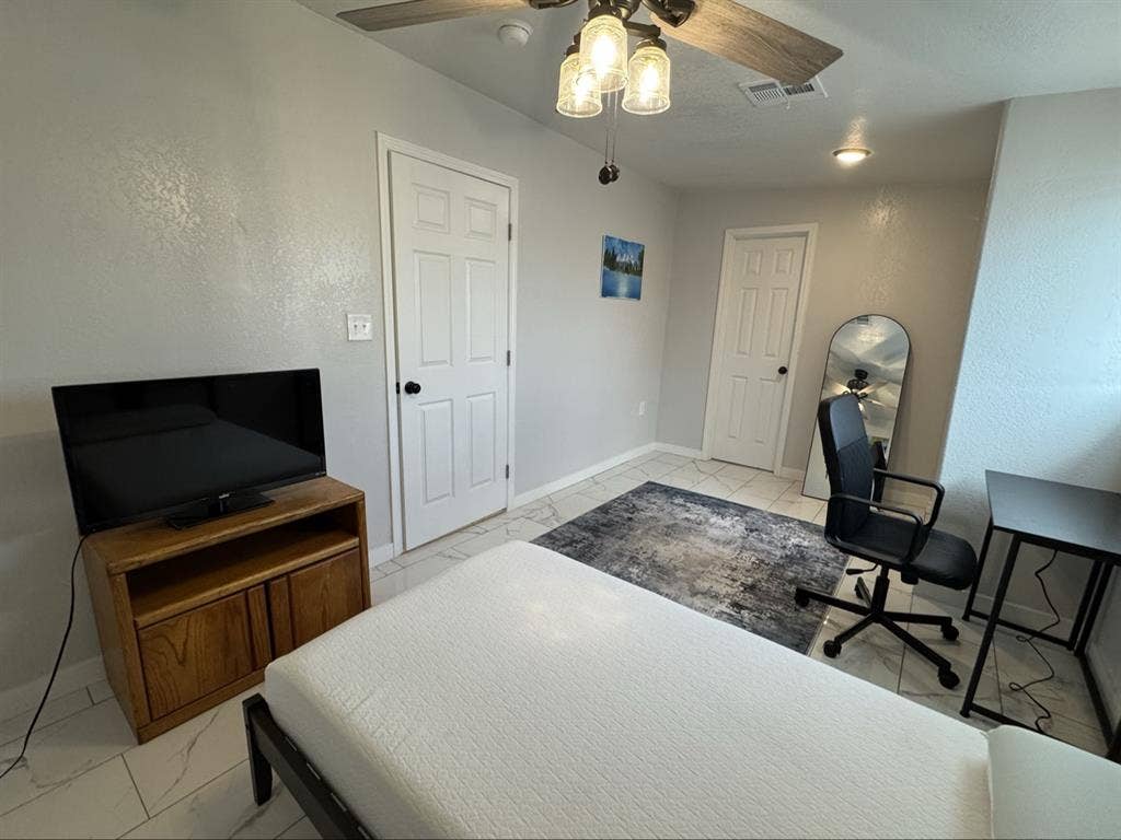 Fully renovated master room Phoenix