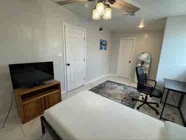 Fully renovated master room Phoenix