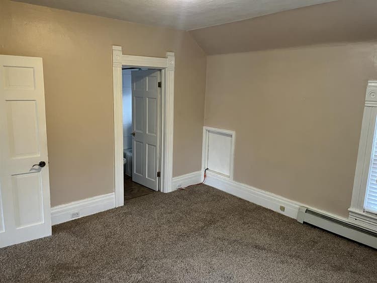 Large Room in OCC w private bath