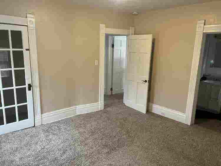 Large Room in OCC w private bath