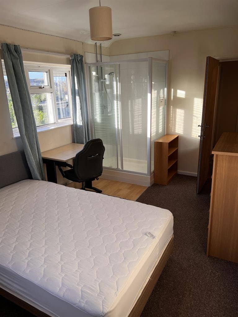 Student accommodation available