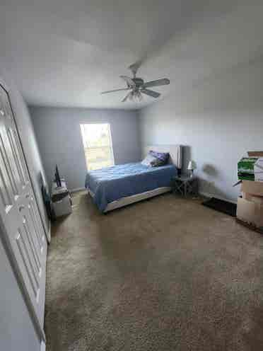 Room for rent available now.