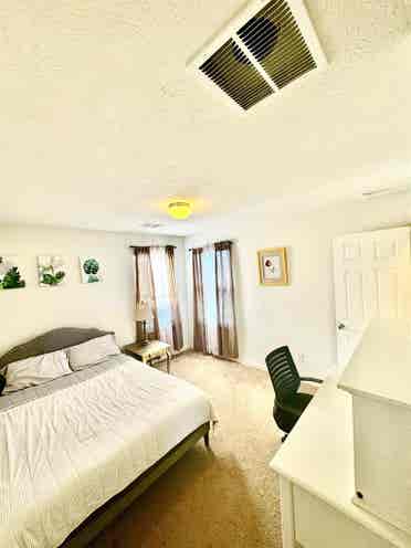 looking for female tenant