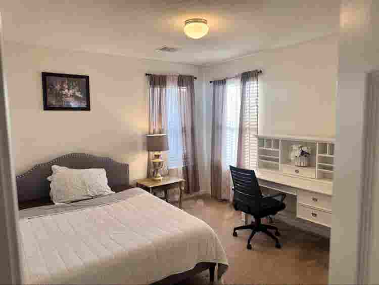 looking for female tenant