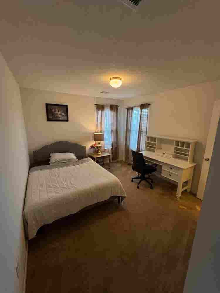 looking for female tenant
