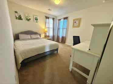 looking for female tenant