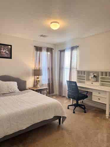 looking for female tenant