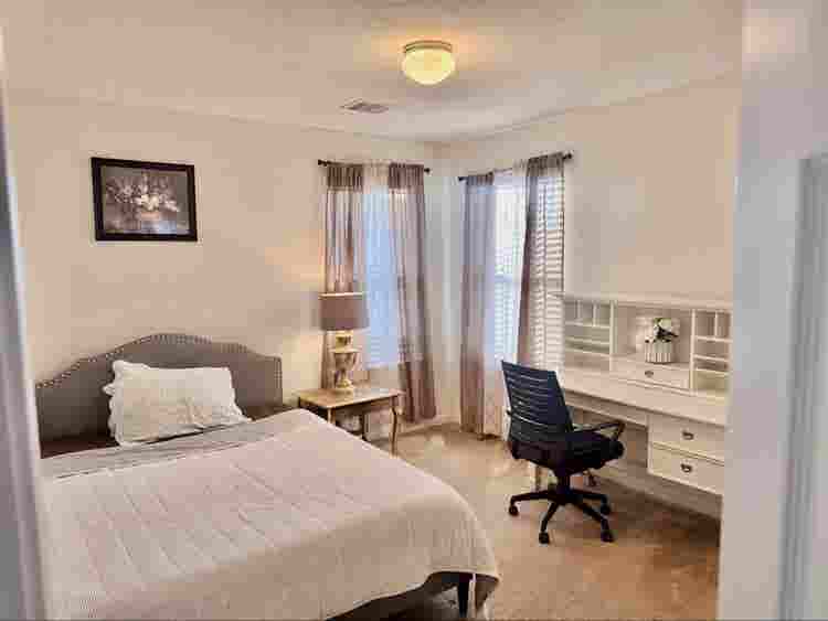 looking for female tenant