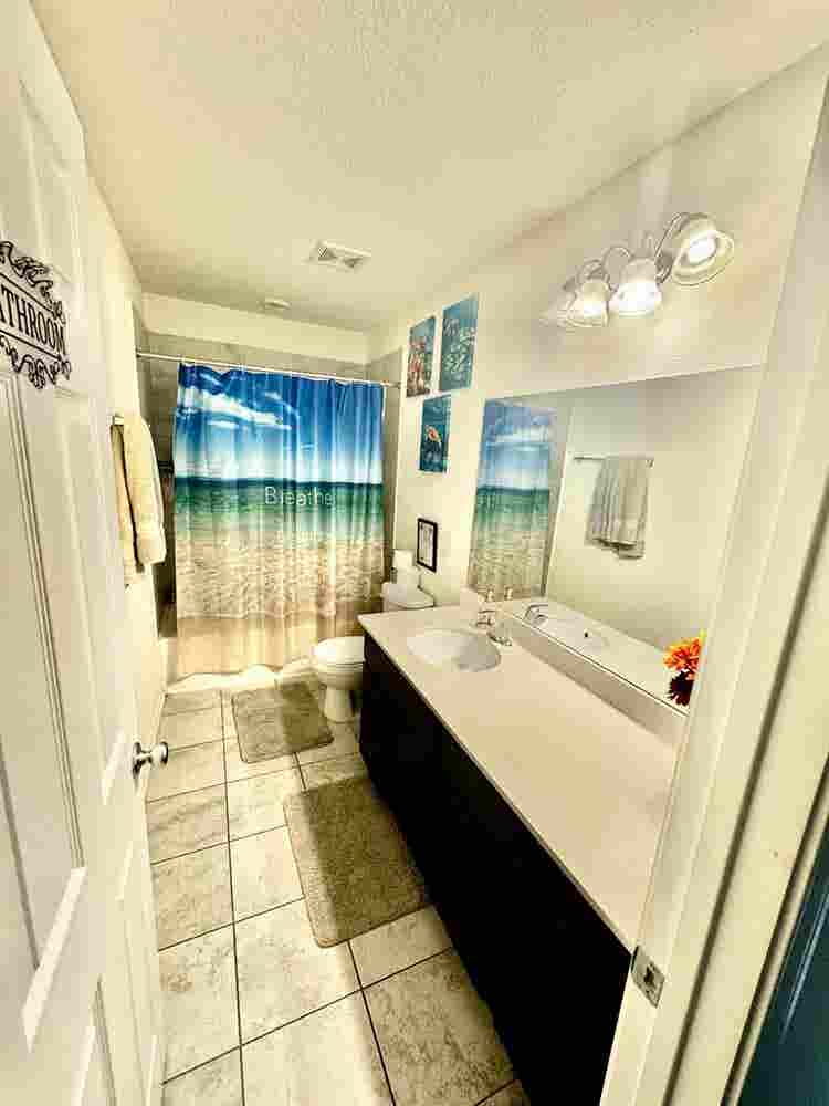 looking for female tenant