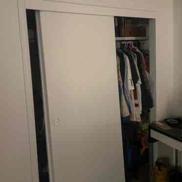 Master bedroom with priv 
bathroom