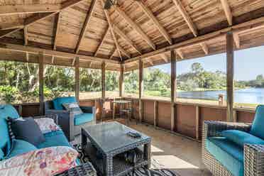 Cozy Room Available Luxury Retreat