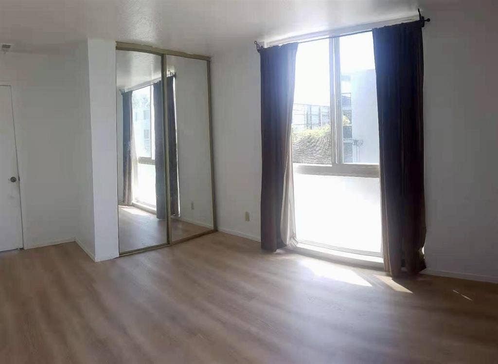 Spacious 2 bedrooms Condo for Rent
