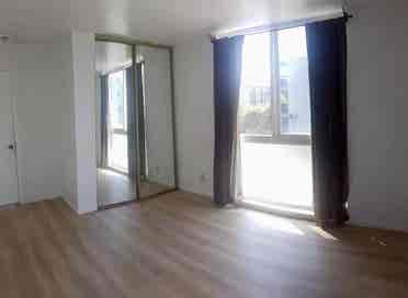 Spacious 2 bedrooms Condo for Rent