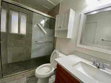 Spacious 2 bedrooms Condo for Rent