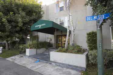 Spacious 2 bedrooms Condo for Rent