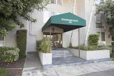Spacious 2 bedrooms Condo for Rent