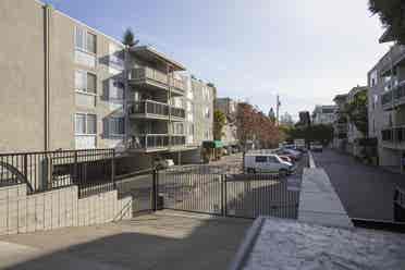 Spacious 2 bedrooms Condo for Rent