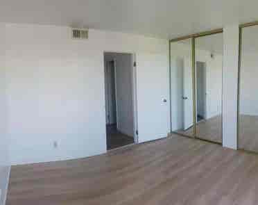 Spacious 2 bedrooms Condo for Rent