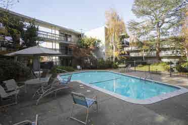 Spacious 2 bedrooms Condo for Rent