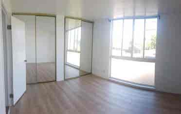 Spacious 2 bedrooms Condo for Rent