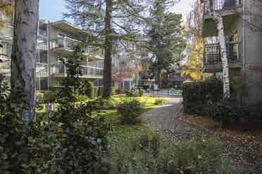 Spacious 2 bedrooms Condo for Rent