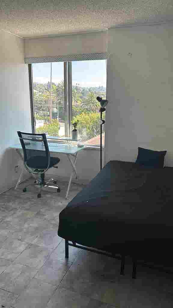 PRVT. ROOM, FREE PERKS, SAFE BLDG