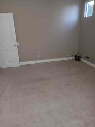 Fancy room for rent in Moorpark.