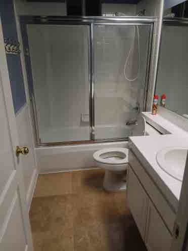 Fancy room for rent in Moorpark.